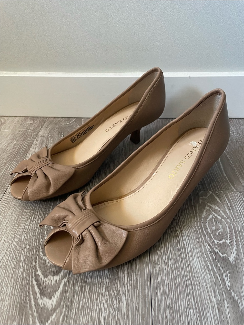 Franco Sarto Nude Leather Peep Toe Bow Kitten Heels Size 8.5
